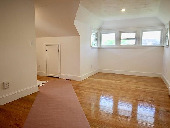 5th image of 178 Whitwell St #3