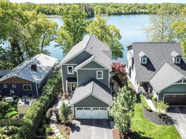841 Hurley Dr, Howell, MI 48843