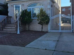 8905 219th St, Queens Village, NY 11427
