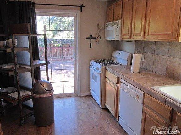 3rd image of 601 Cummins Way