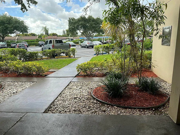 5220 Las Verdes Cir #101 — Photo 6