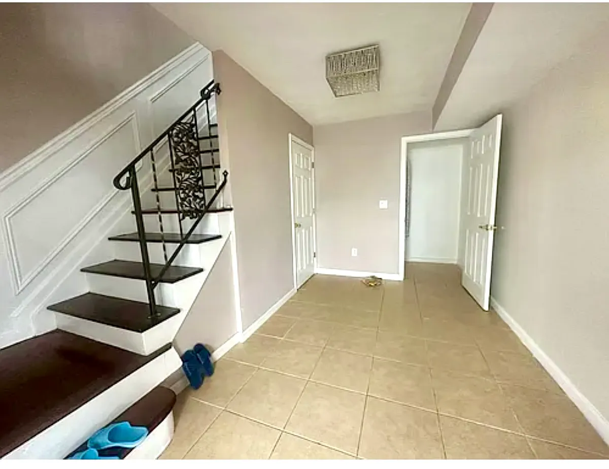 Building Photo - 56 Berry Ave #2