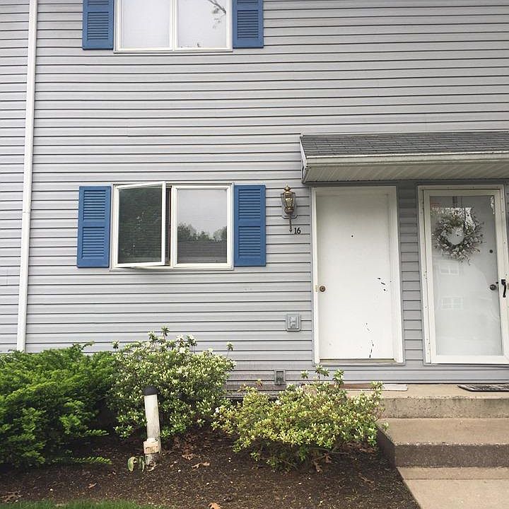 1st image of 16 Fredericksburg Ct