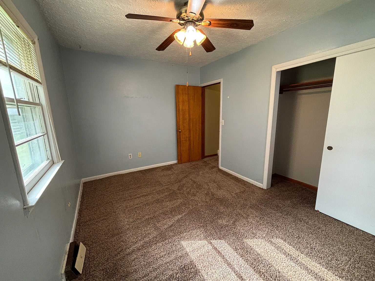 1809 B Avenue - 1 — Photo 3