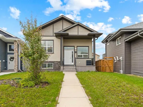 46 NE Village Cres, Red Deer, AB T4R 0P3