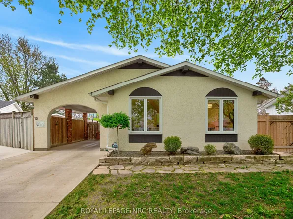 15 Carousel Cir, Saint Catharines, ON L2N 6C9