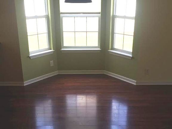 4th image of 125 Alexander Blvd