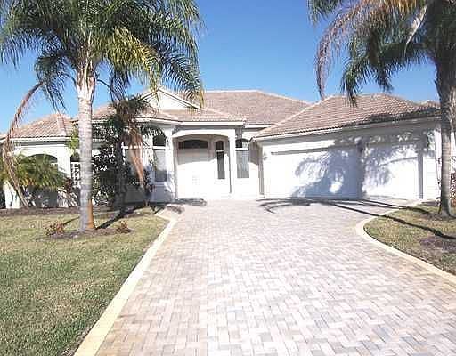 1st image of 524 SW Squire Johns Ln