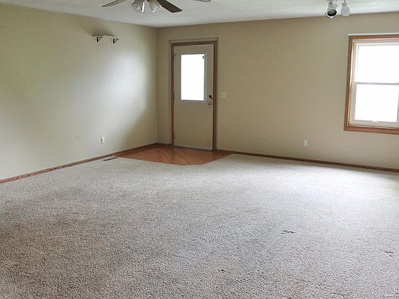 2nd image of 912 Martin Ave