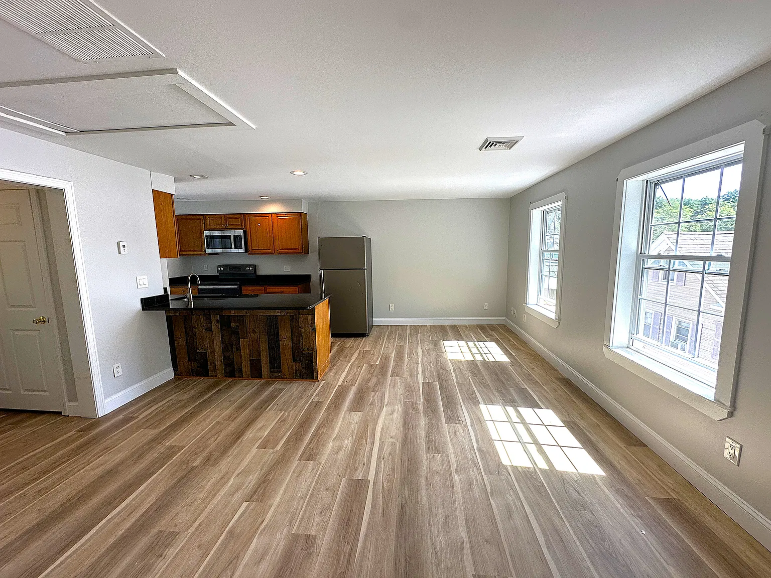 2 bed, 870 sqft, $2,200 — Photo 3