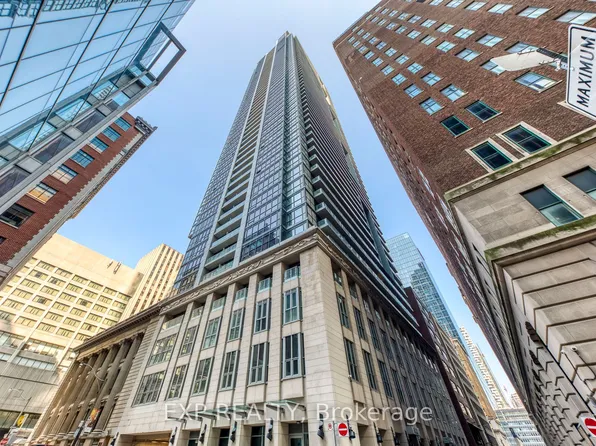 70 Temperance St #4706, Toronto, ON M5H 0B1