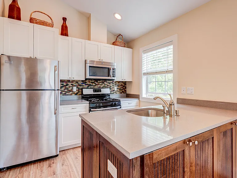 3180 N Fulton St — Photo 1