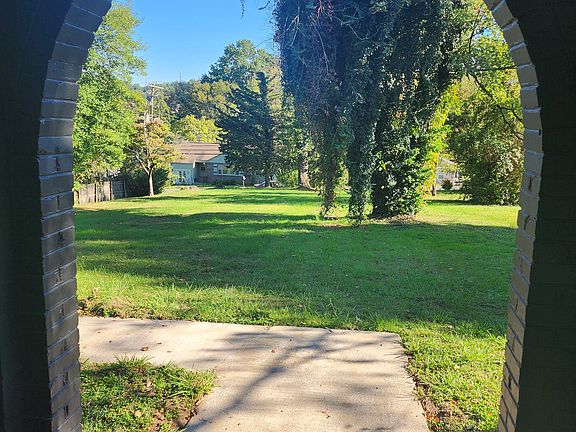 4th image of 2427 Highland Dr