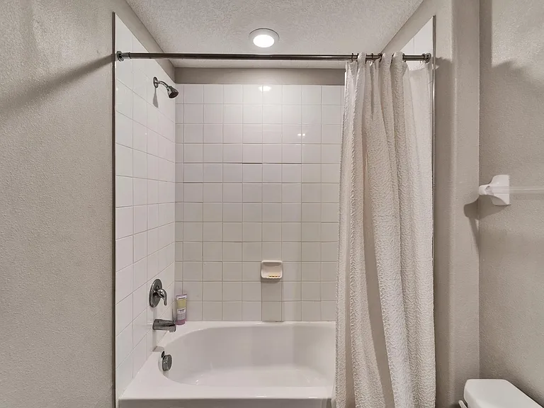 401 Royal Empress Dr — Photo 23