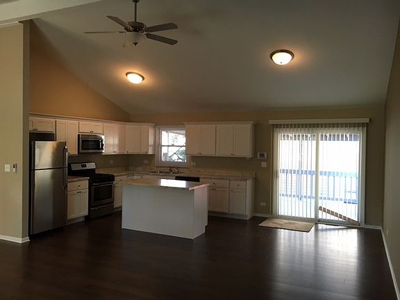4th image of 1300 N Metropolitan Ave