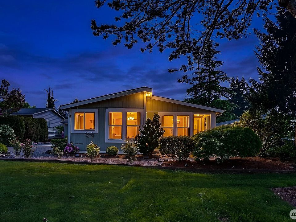 1st image of 905 243rd Street SW