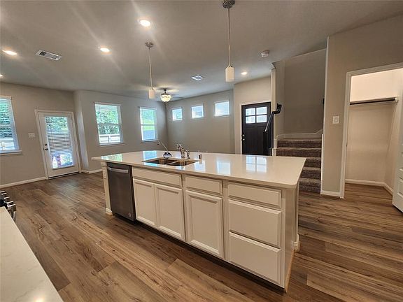 4th image of 16104 Oregon Oak Dr