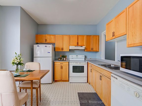5th image of 1570 Richmond St #7