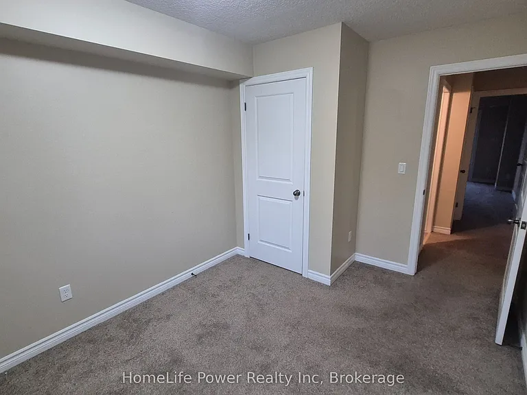 225 Riddell St #5 — Photo 8