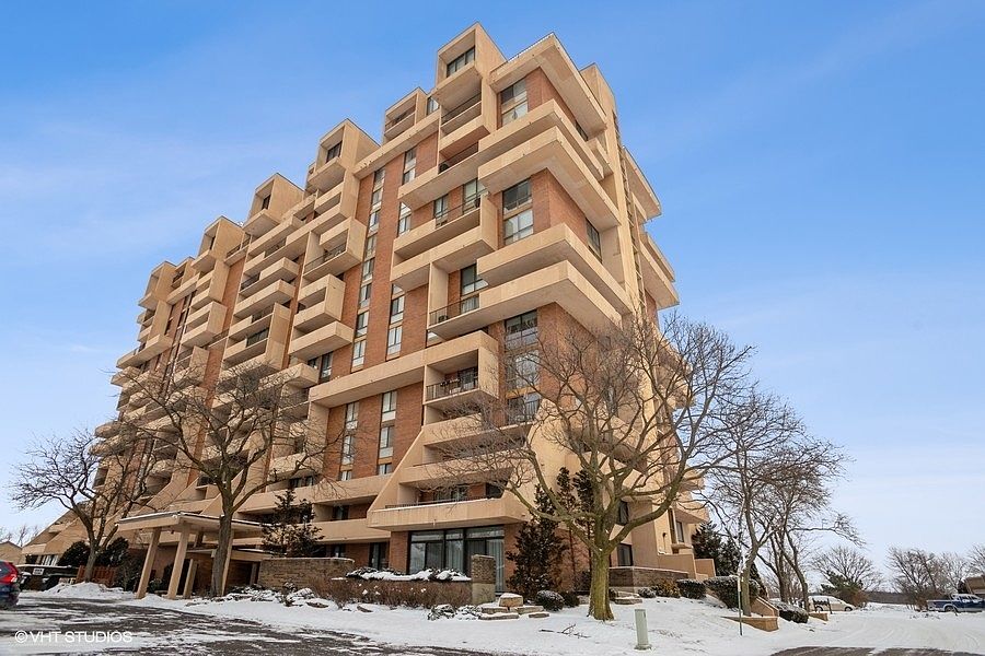 1st image of 465 W Dominion Dr Unit 1310