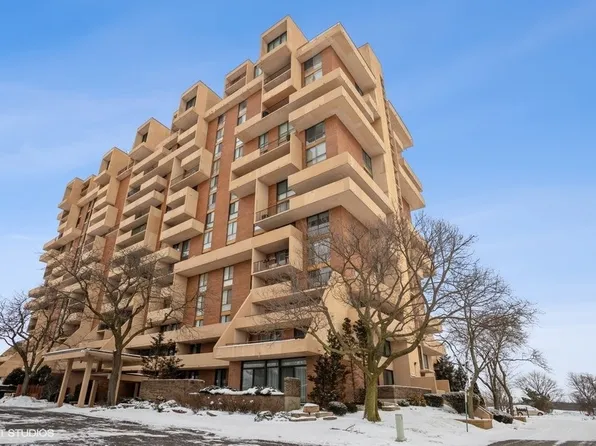 465 W Dominion Dr Unit 1310, Wood Dale, IL 60191