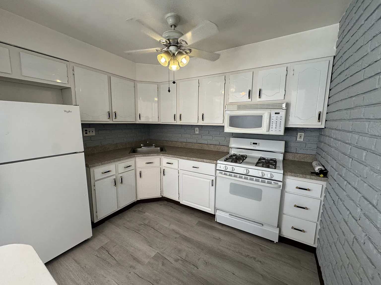 2 bed, 750 sqft, $1,595 — Photo 2