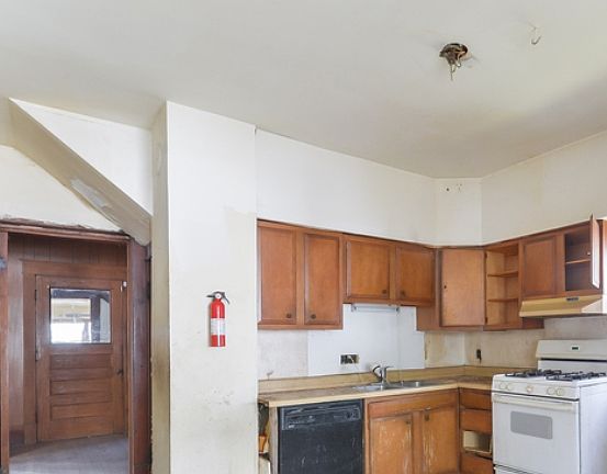 2nd image of 95 Litchfield St
