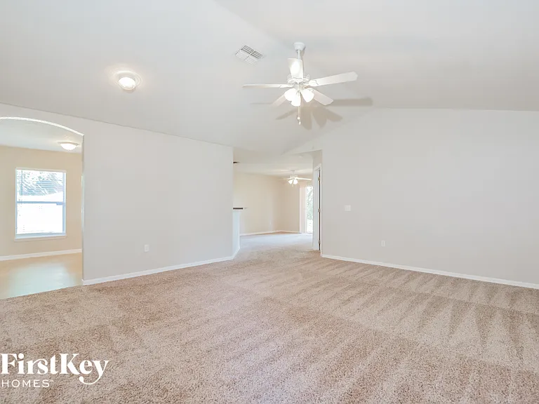 743 Pelican Ct — Photo 2