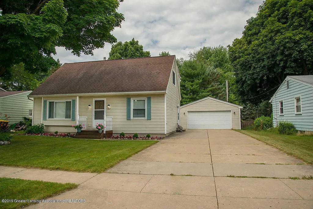 1907 Dean Ave photo 1