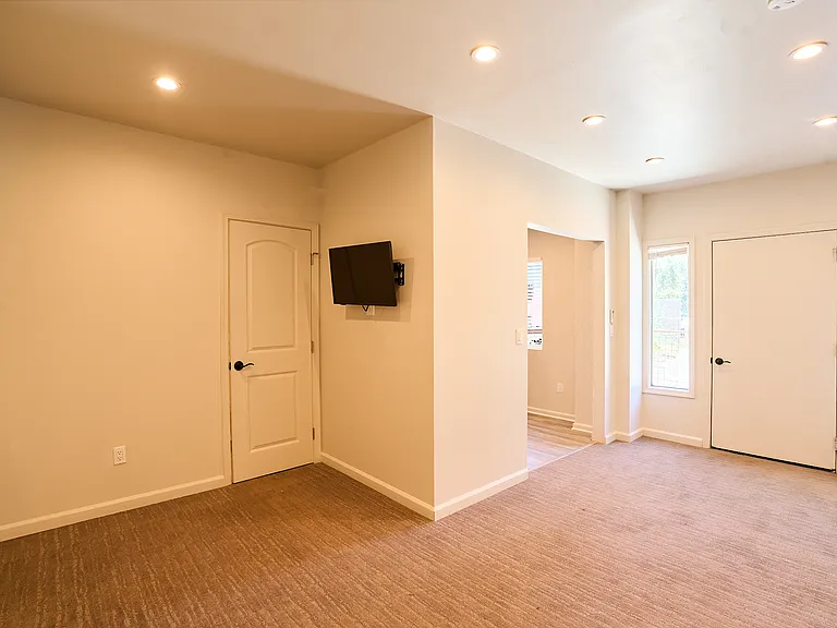 380 Loftyhill Dr #1 — Photo 4
