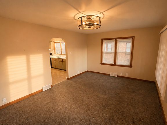 4th image of 320 Desoto St