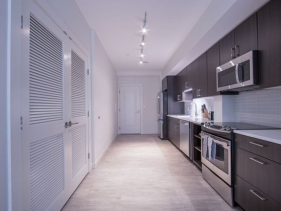 5th image of 900 Beacon St APT 205