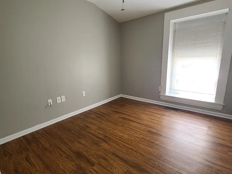 2239 W Jefferson St #2 — Photo 5