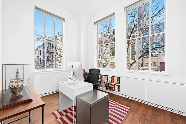 Sold by The SIMPLE Real Estate Co | media 8