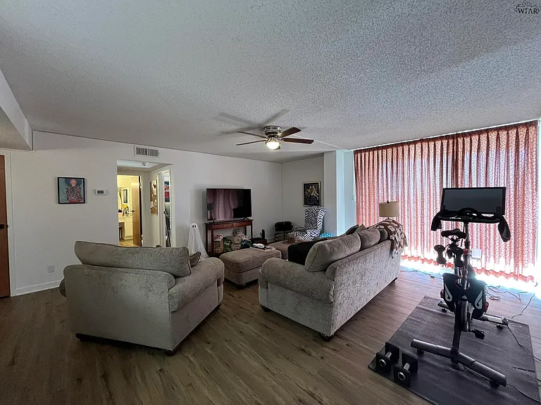 2100 Santa Fe St — Photo 3