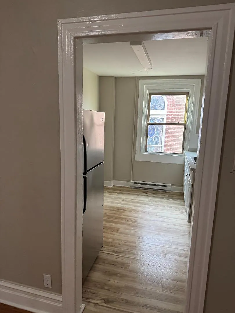 220 N 6th Street - Apt #4 — Photo 3