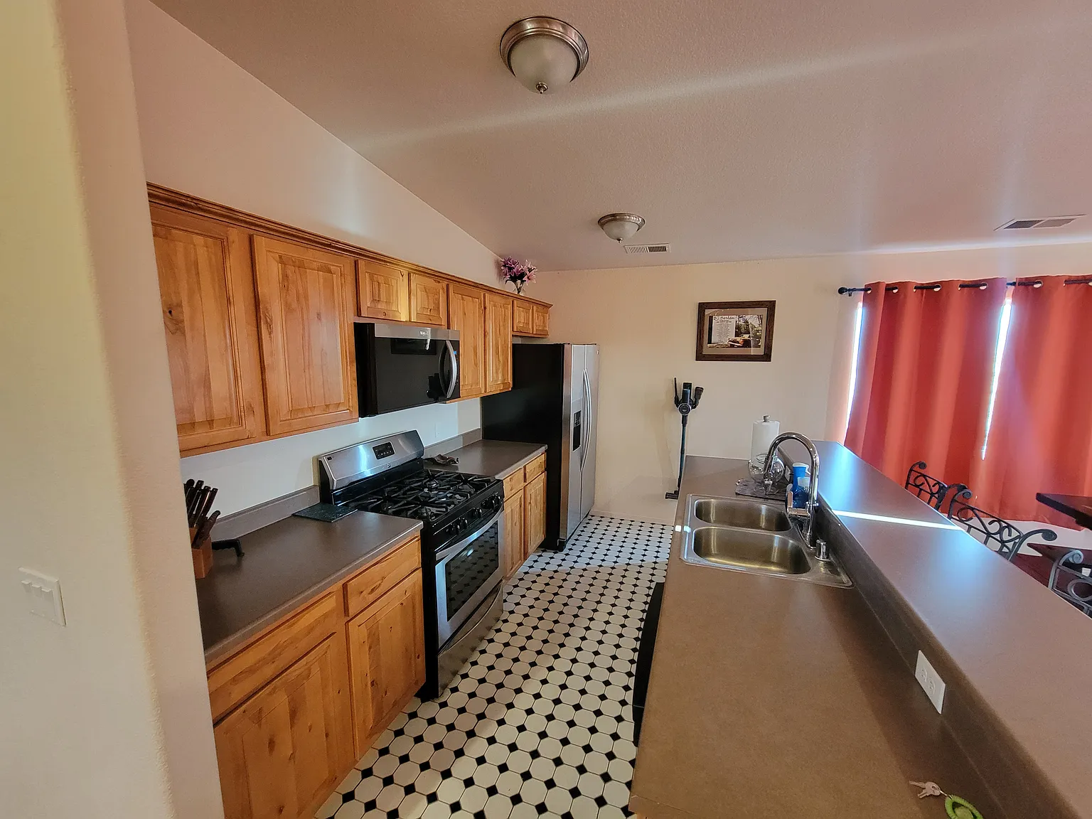 2 bed, 1210 sqft, $1,500 — Photo 4