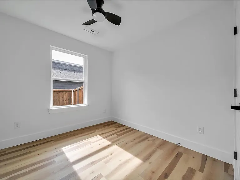 485 25th St SE — Photo 12