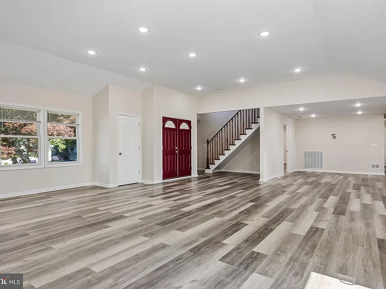 55 Shawnee Ave — Photo 5