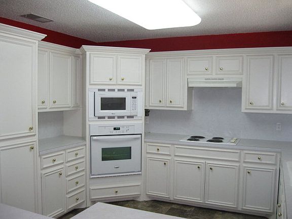 5th image of 9812 Knoxville Ave