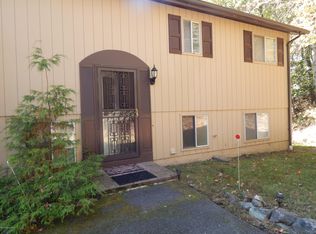 116 Emerald Lake Dr, Long Pond, PA
