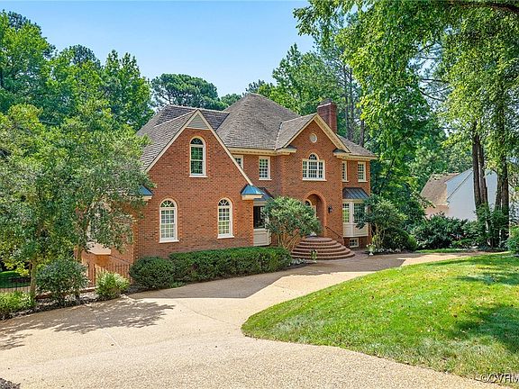 3rd image of 121 Brookschase Ln