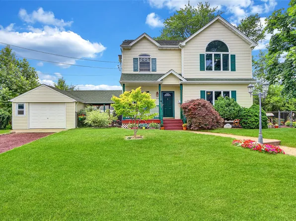 150 Tremont Road, Lindenhurst, NY 11757