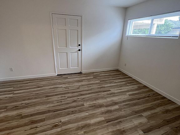 4th image of 3748.5 Jewell St