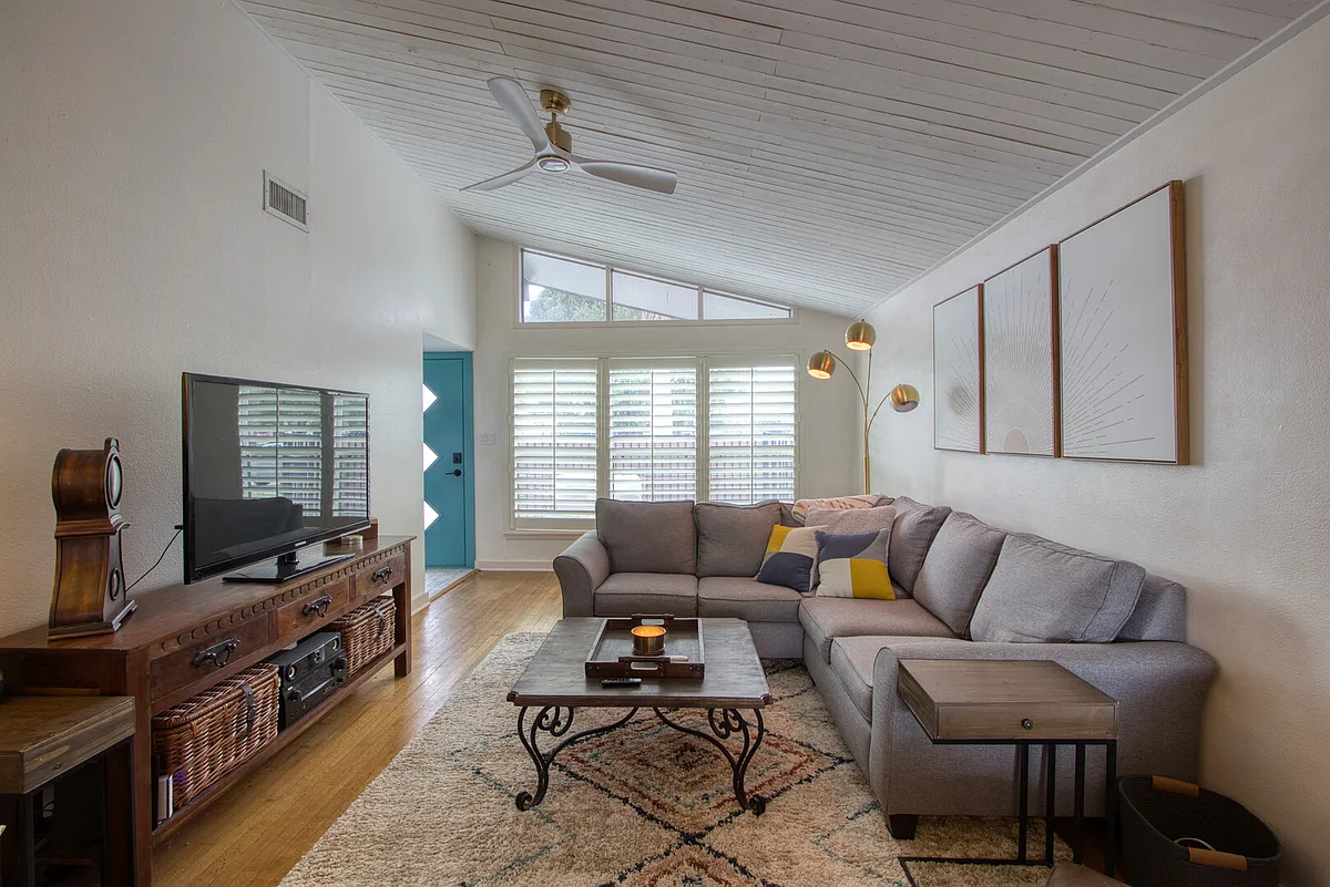 Building Photo - Albacore Dr