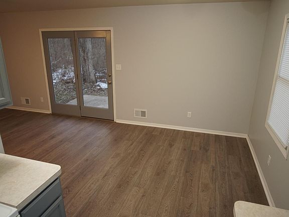 5th image of 683 Center St W #B