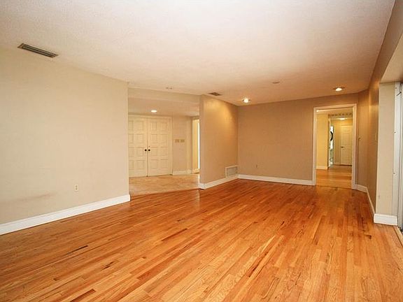 3rd image of 551 Howard Ave