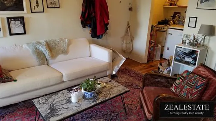 Rented by ZealEstate Group Inc | media 32