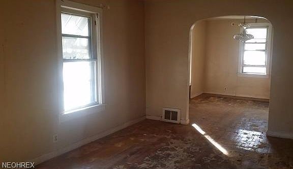 3rd image of 3298 E 128th St