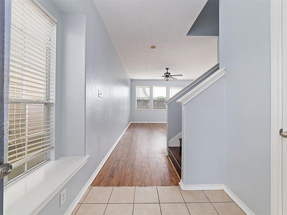 4th image of 8734 Rainglen Ln
